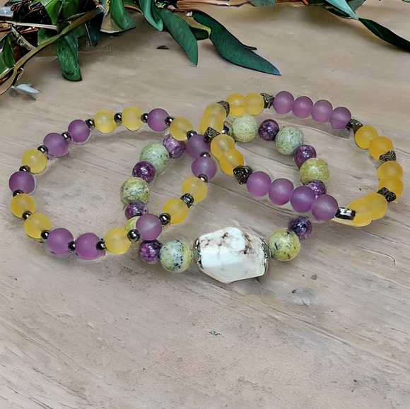 Howlite three bracelet stack - Picture 1 of 13